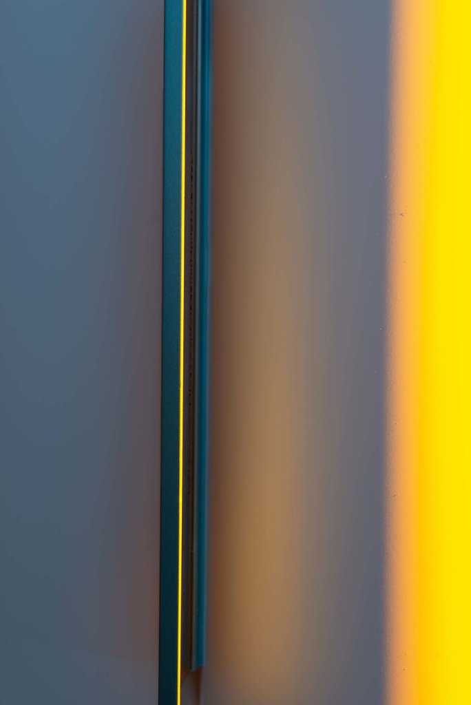 586-trois-ensemble-posees-sur-la-tranche-entre-deux-cylindres-degrade-et-double-ombre-croisee-2397.jpg